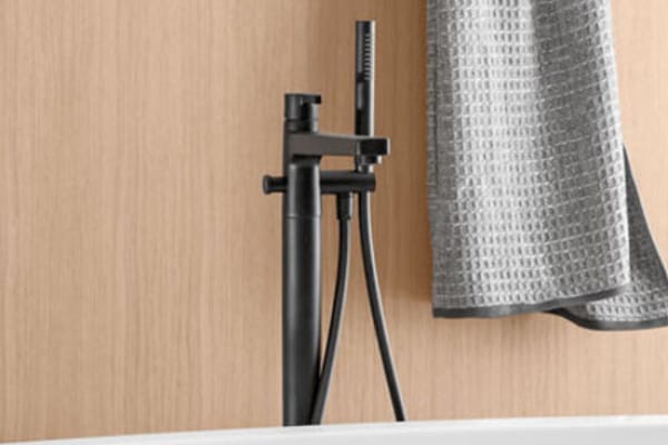 ©DIANA L100 Black Wannen-Standarmatur