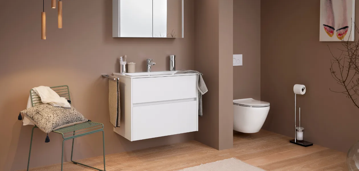 DIANA S Bad mit Licht und Teppich